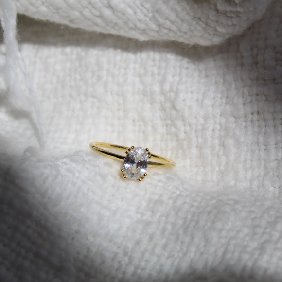 Sterling Silver Gold Ring with Oval Simulated Diamond - Picture 5 of 6